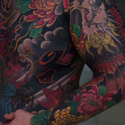 Japanese bodysuit by Artemy Neumoin #ArtemyNeumoin #Japanese #bodysuit #color #dragon #chrysanthemum #leaves #flowers #fire #clouds #waves #wings #tattoooftheday