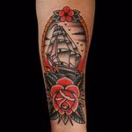 Rose of the sea by Paul Aherne #PaulAherne #color #traditional #daisy #ship #boat #sails #sky #seagulls #sailor #rose #leaves #flower #nature #oceanlife #tattoooftheday