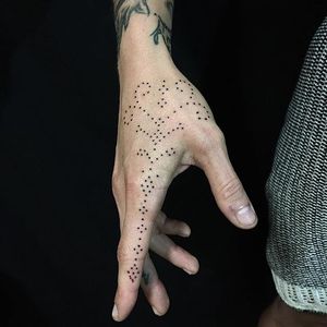 Dots dots dots placed on a hand with care, by Ryan Jessiman (via IG—ryanjessiman) #ryanjessiman #decorative #delicate #linework #minimalistic