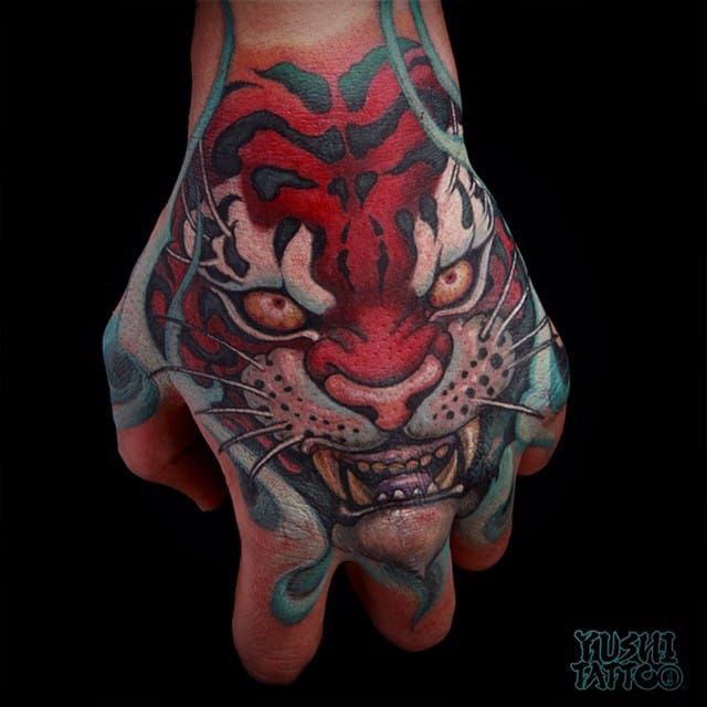 Instagram 上的 岳阳新刺客 千手 In Progress tattoo tattooart tattooist  asiantattoo handtattoo handtattoos ta  Dragon hand tattoo Japanese hand  tattoos Oni tattoo
