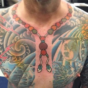Tatuaje Juzu Beads por Takashi Matsuba #juzu #juzubeads #buddhistprayerbeads #buddhism #prayerbeads #malas #TakashiMatsuba