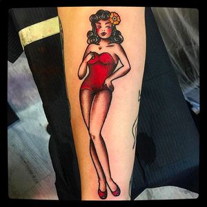 Pin-up girl Tattoo by @Capratattoo #Capratattoo #traditional #black #red #SkullfieldTattoo #pinup #girl #pinupgirltattoo