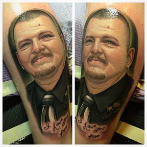 Intense colored portrait tattoo with an amazing texture. Work by Steve Wimmer. #SteveWimmer #portraittattoo #realistic #colored #colorportrait
