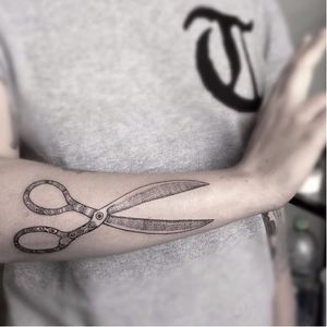 Scissors tattoo by Maria Velik #MariaVelik #illustrative #linework #scissors