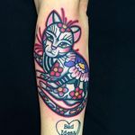 I love how flowery this kitty by Dani Queipo is. #bold #cats #cattoos #DaniQueipo #traditional