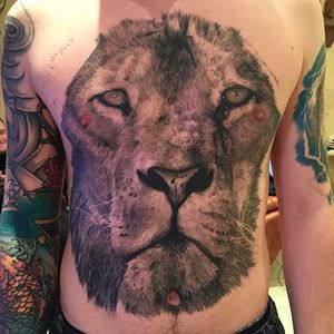Insane looking lion front piece tattoo by Alexey Moroz. #AlexeyMoroz #Tattoo