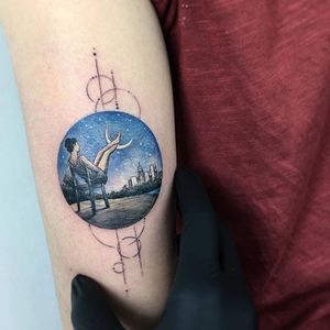 Using the moon as a foot rest, by Eva Galipdede. (via IG—evakrbdk) #microtattoo #microscenery #circlescene #tinytattoo