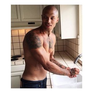 Courtesy of White Cross Management. #JeremyMeeks #tattooedmodel #tattooedmen #hot #shirtless