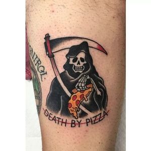 Vale a pena morrrer #JeremyD #PizzaTattoo #pizzalovers #pizza #pizzaday #diadapizza #morte #death #foice