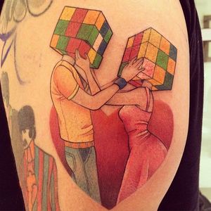 Ahhhhh, o amor! #rubikscube #cubododiabo #nerd #LuizaFortes #tatuagensColoridas #colorful #fineline #traços #minimalista #artistaNacional #brasil