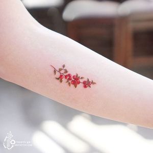 Beautiful berries via instagram tattooist_silo #berries #flowers #floral #flora #watercolor #painterlystyle #feminine #silotattoo