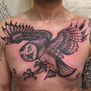 Owl chest tattoo by Gordon Combs #GordonCombs #chesttattoos #chestpiece #owl #blackandgrey #traditional #wings #feathers #predator #bird #wildlife #tattoooftheday