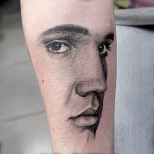 Minimalist Elvis Presley portrait tattoo by Joe Metrix. #blackandgrey #realism #portrait #ElvisPresley #JoeMetrix