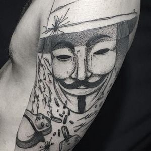 V For Vendetta Tattoo by Bernardo Lacerda #vforvendetta #blackwork #blackworktattoo #blackink #blacktattoos #blackworkers #blackworkartist #BernardoLacerda