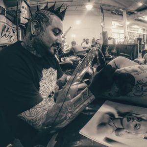 Roman Abrego tattooing a happy customer at last years Pacific Ink and Art Expo (@romantattoos) #PIAE #PacificInkandArtExpo #RomanAbrego