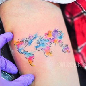 Pra quem ama viajar #MonicaGomes #brazilianartist #brasil #brazil #TatuadorasDoBrasil #mapa #map #mapamundi #continentes #continents #watercolor #aquarela