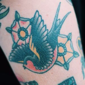 Traditional swallow with tudor rose #traditional #swallow #bird #tudorrose #nautical #color #streetstyle #TattooStreetStyle