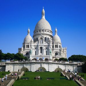 Visit nearby: the Sacré Coeur and Montmartre #tourguide #tourism #travel #travelling #traveller #Paris #France #tattooshop #tattooartist