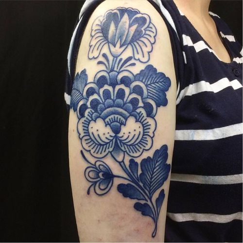 Tattoo uploaded by JenTheRipper • Delft blue flower tattoo by Kaptain ...