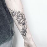 Sweet tattoo by Anna Bravo #AnnaBravo #flower #floral #botanical #monochrome