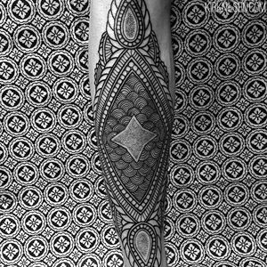 Pattern tattoo by Kirk Nilson #KirkNilsen #KirkEdwardNilsenII #geometric #patternwork #dotwork