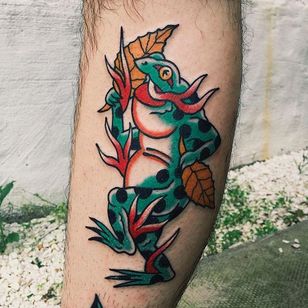 Tatuaje de hojas y rana de Liam Alvy #liamalvy #neotraditional #oldschool #traditional #animal #thefamilybusiness #london #frog