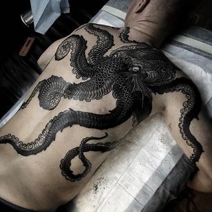 Tatuaje de pulpo por Rakov Serj