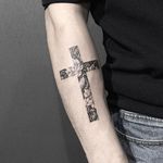 Fine line floral cross tattoo by Tattooer Intat. #Intat #TattooerIntat #fineline #southkorean #floral #cross #doubleexposure