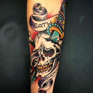 Skull tattoo by Jordan C Moore #JordanCMoore #color #traditional #oldschool #skulltattoo #skull #bones #sword #knife #pearls #banner #text #death #quote #deathbeforedishonor #font #tattoooftheday