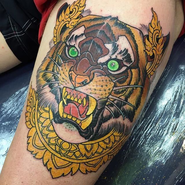 Tatuaje de tigre por Hamish Mclauchlan #tiger #neotraditionaltiger #neotraditionalanimal #animal #neotraditional #HamishMclauchlan