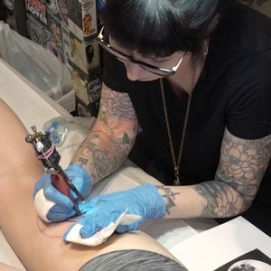 Zoe Bean during our latest SESSIONS. #sessions #zoebean #8ofswords #dotwork #blackwork #nyc