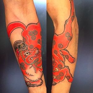 Kitsune and fox tattoo by Horitatsu. #Horitatsu #japanesestyle #irezumi #Japanesetattoo #kyoto #osaka #fox #kitsune