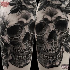 Skull Tattoo by Alex Underwood #skull #skulltattoo #blackworkskull #blackwork #blackworktattoo #blackworktattoos #blacktattoos #blackink #blackworkartists #AlexUnderwood