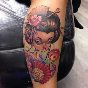 Tatuaje de Geisha de la nueva escuela por Jamie Ris