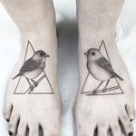 Foot birds by Michele Volpi #MicheleVolpi #bird #geometric #triangle #blackandgrey #tattoooftheday