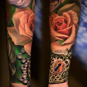 Details of a beautiful sleeve by Nikko Hurtado via @nikkohurtado #sleeve #floral #roses #realism #realistic #NikkoHurtado