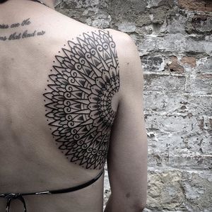 Geometric Tattoo by Kamila Daisy #geometric #geometrictattoo #patternwork #patternworktattoo #patterntattoo #geometricpattern #linework #blackwork #blckwrk #btattooing #blackink #blackworktattoo #KamilaDaisy