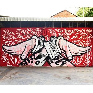 Mural by Chifumi #Chifumi #art #streetart #mural #hands #tattooedarms #graphic #illustration #fashion