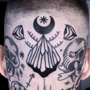 Insane looking fresh scalp tattoo by El Carlo. #ElCarlo #ElCarloTattoos #boldtattoos #surreal #crescent #scalp