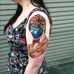 Super cool faceless portrait of Eleventh Doctor and a TARDIS (IG-dktattoos) #DoctorWho #DoctorWhotattoo #scifitattoo #facelessportrait #neotraditional #scifitattoo
