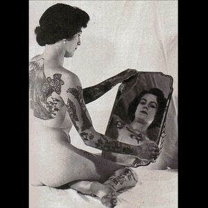 A beautiful photograph of Pam Nash gazing into a mirror. #BristolTattooClub #England #LesSkuse #PamNash #tattoohistory #tattoopioneer