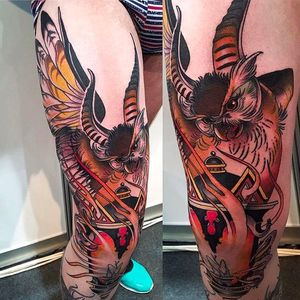 Massive knee tattoo of a beautiful owl in flight. Tattoo by Evgenia Sin. #EvgeniaSin #neotraditional #coloredtattoo #owl