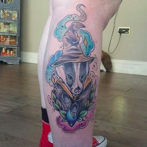 Sorting Hat on a badge by Toby Burr (via IG -- tubbybeartattoo) #tobyburr #harrypotter #harrypottertattoo #sortinghat #sortinghattattoo