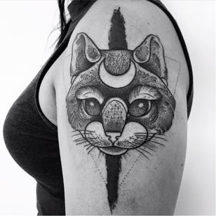 Tatuaje de gato de Arnaud Point Noir #ArnaudPointNoir #blackwork #sketch #illustrative #dotwork #cat