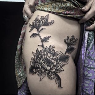 Tatuaje de flor de Andre Cast #AndreCast #blackwork #flower