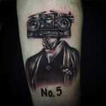 Funny take on Johnny 5 by Lindsey Pergentile(via IG -- lindseytattooist) #lindseypergentile #johnny5 #johnnyfive #johnny5tattoo #shortcircuit #shortcircuittattoo