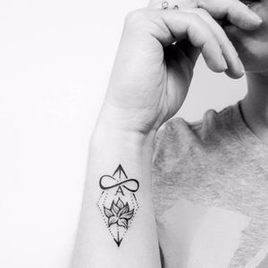 Graphic blackwork tattoos by Alisa Alisova @alisovatattoo #graphic #blackwork #linework #btattooing #infinitysign #flower #dotwork #AlisaAlisova