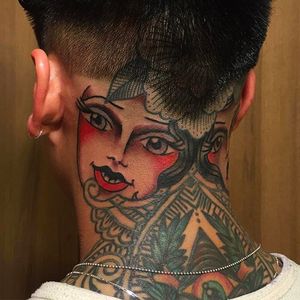 Super cool girl head fillers at the back of the neck. Clean work by Dennis Gutierrez. #DennisGutierrez #LTW #barcelona #girl #girlhead #traditional #face #neck