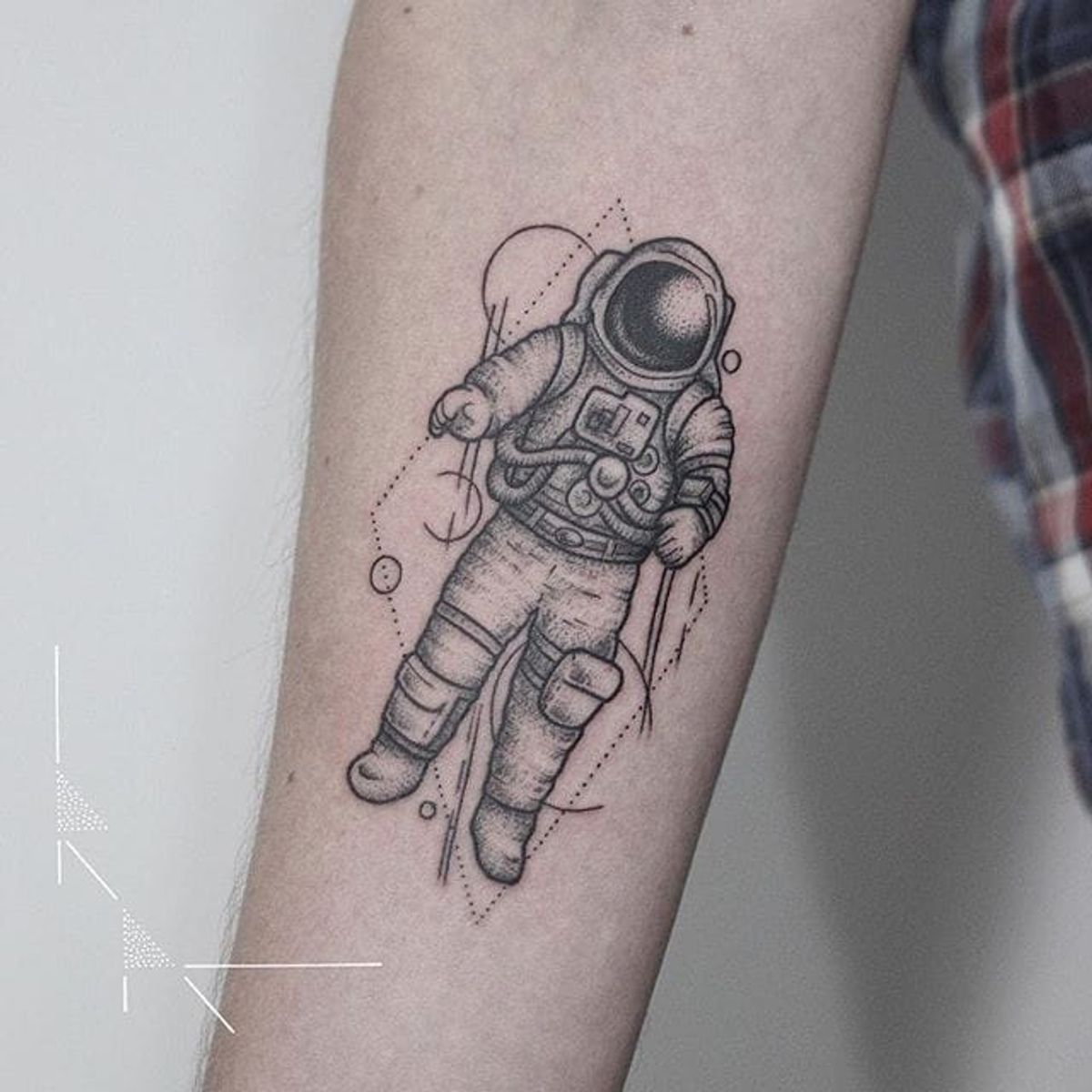 Tattoo uploaded by Xavier • Astronaut tattoo by Raich Ainsworth. #astronaut  #space #geometric • Tattoodo