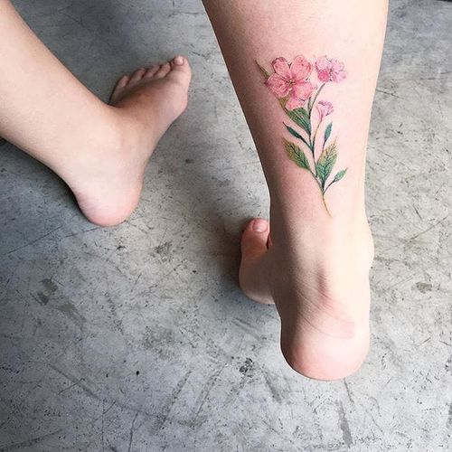 Pink flower tattoo by Luiza Oliveira. #LuizaOliveira #fineline #floral #feminine #flower #botanical